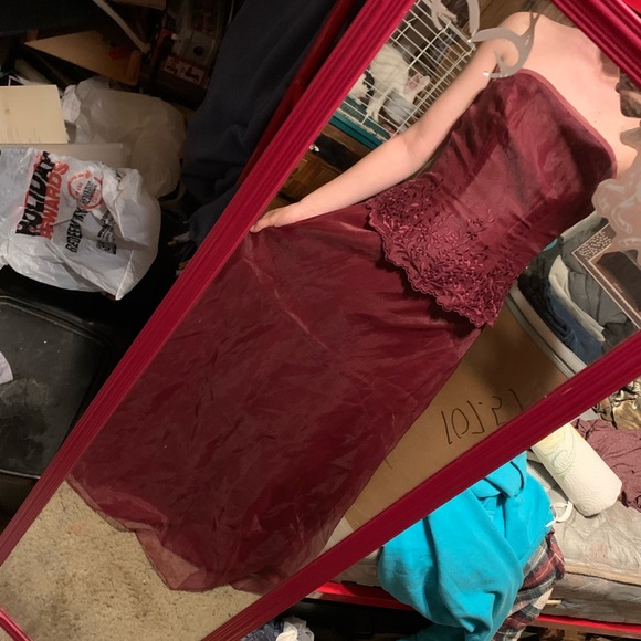 Gorgeous maroon two piece prom dress - Picture 2 of 7